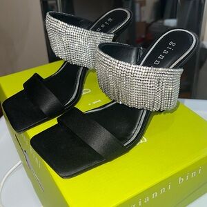 Woman Gianni Bini sandal size 7  cute shoe can dress it up or down